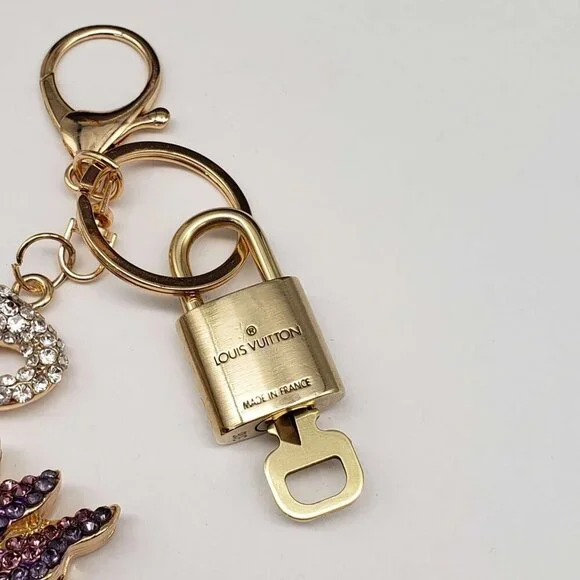 Louis Vuitton Lock & Key with unbranded Swan Bagcharm, Keycharm - Picture 7 of 7